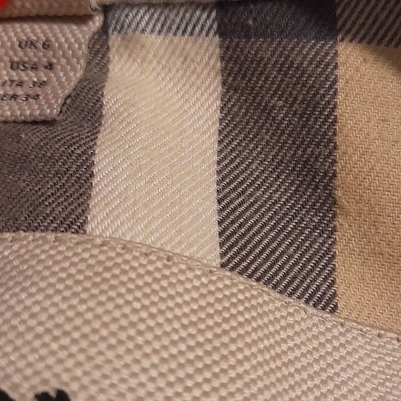 Burberry trench coat - Picture 9 of 11